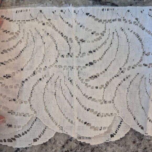 Lace, White Cotton/Nylon Scalloped Edge & Straight Edge 4.25" wide x 2.5 yds - Picture 2 of 4